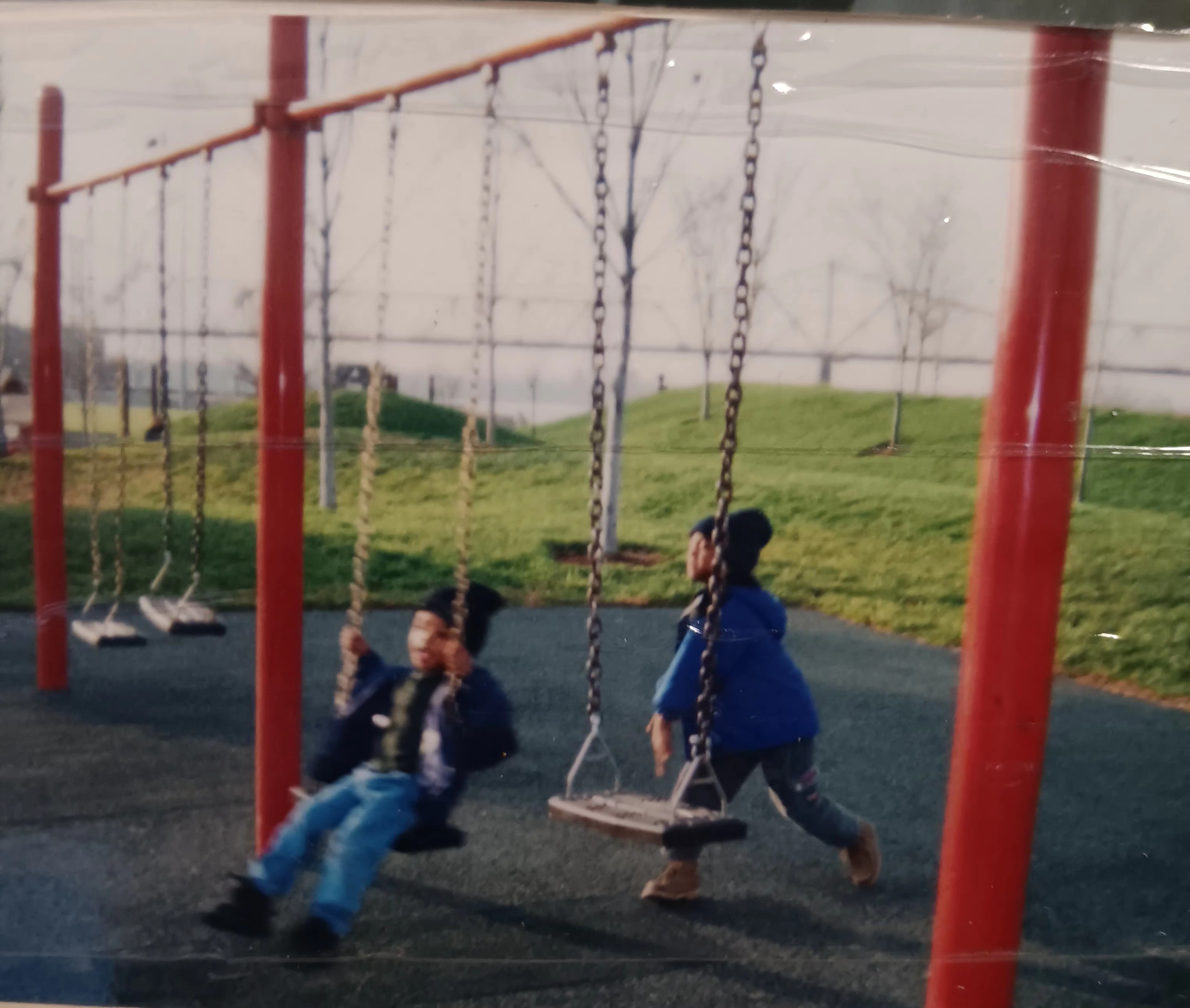 Mont pushing Poohtu on a swing